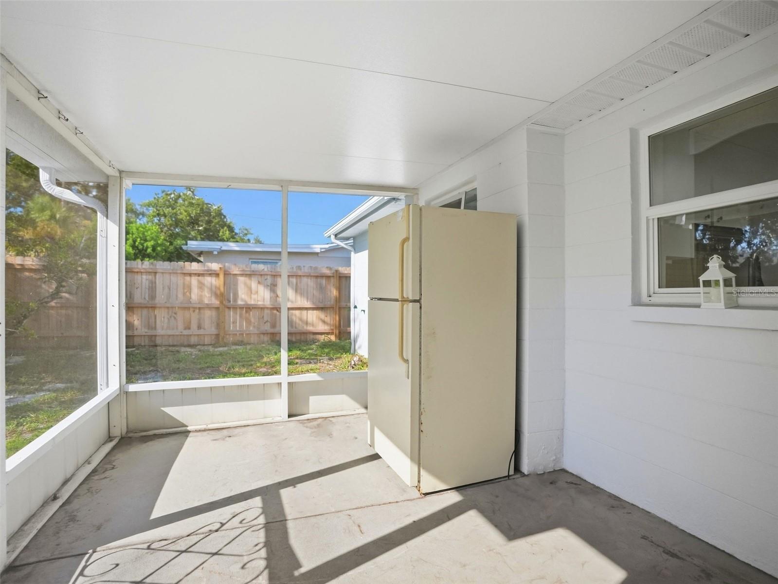 1031 CLASSIC DR — photo 32