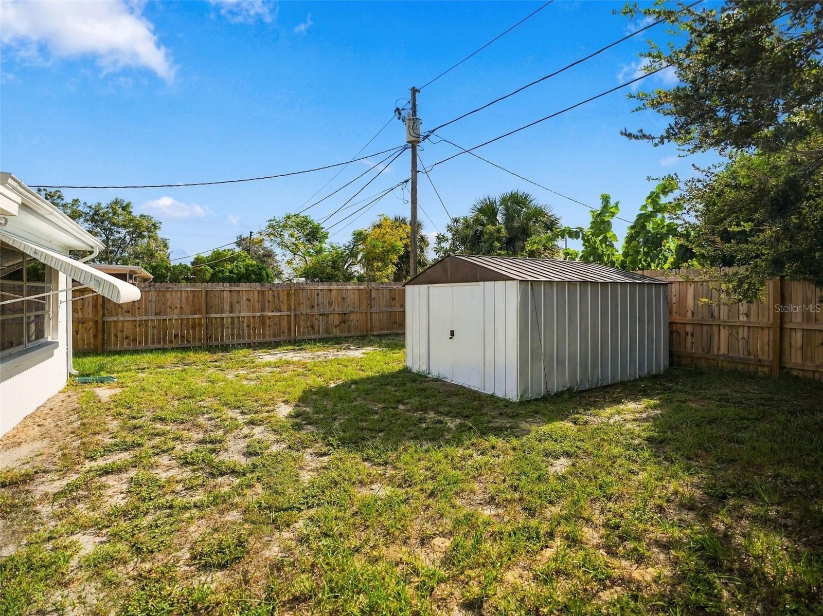1031 CLASSIC DR — photo 34