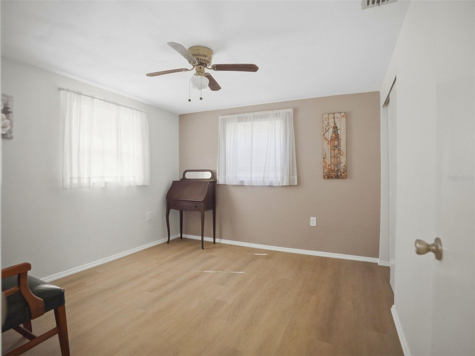 1031 CLASSIC DR — photo 26