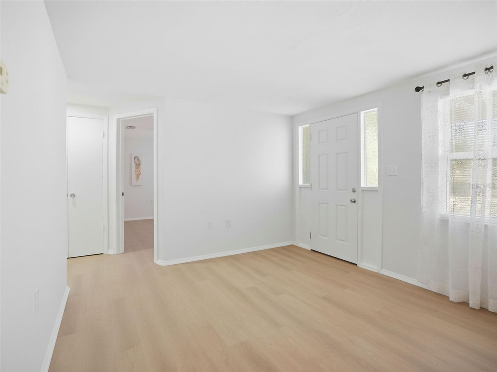 1031 CLASSIC DR — photo 9