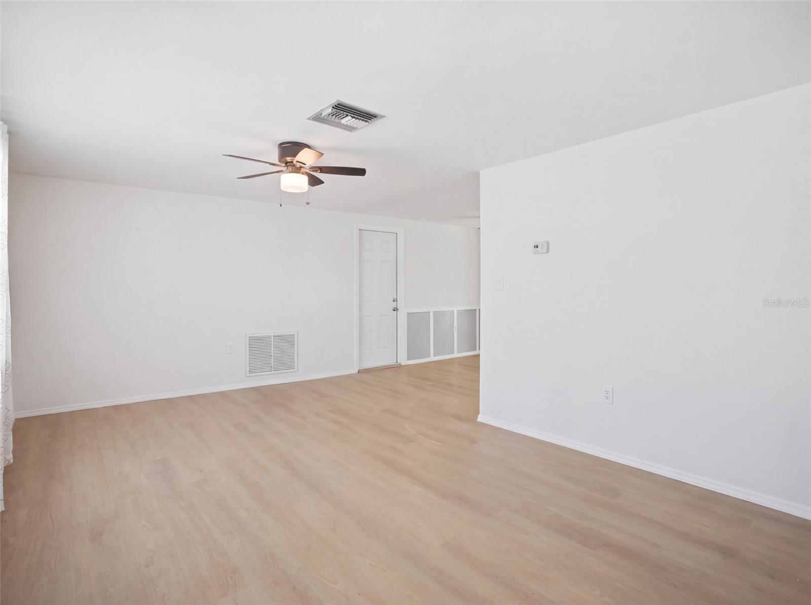 1031 CLASSIC DR — photo 6