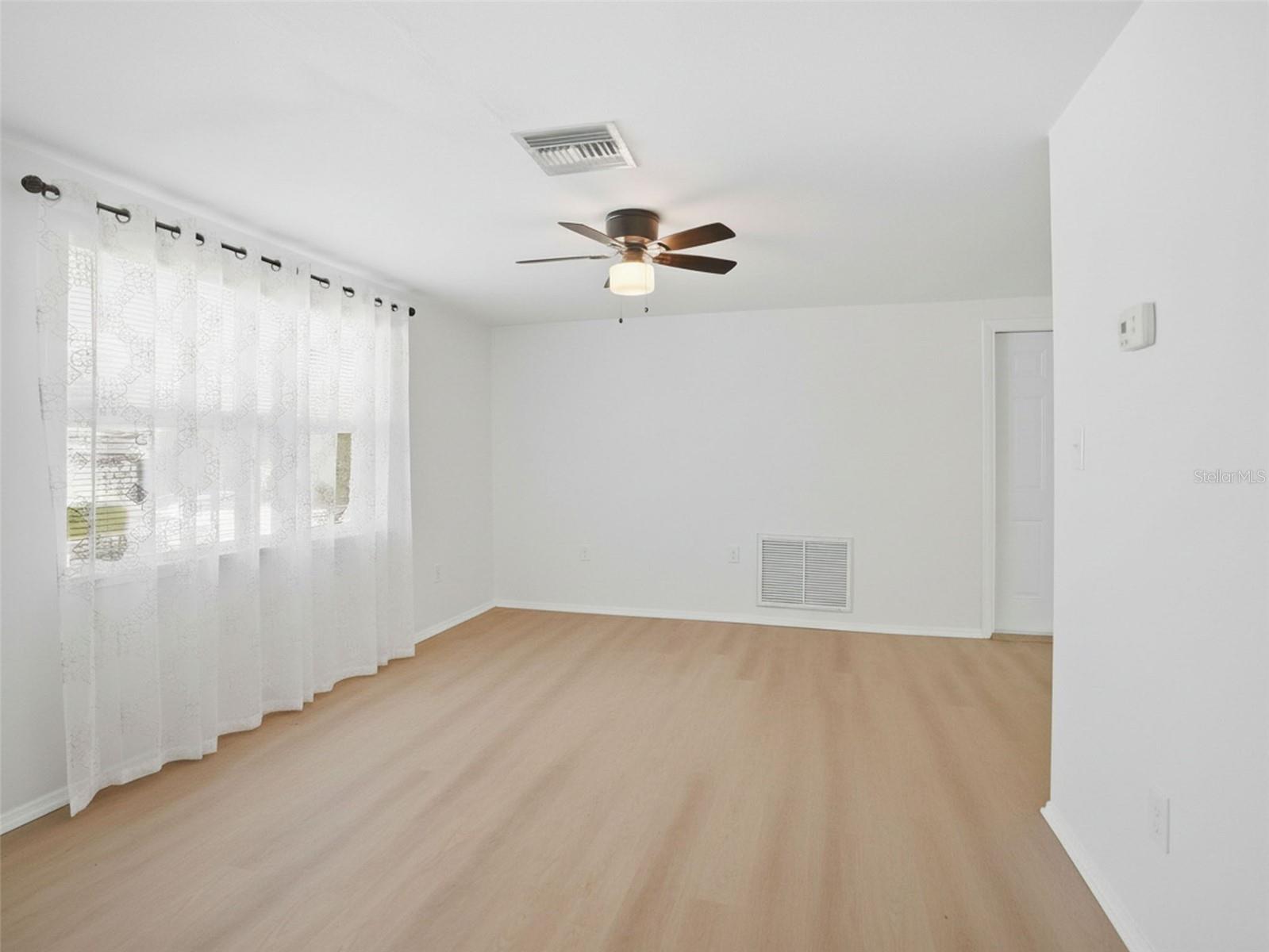 1031 CLASSIC DR — photo 7