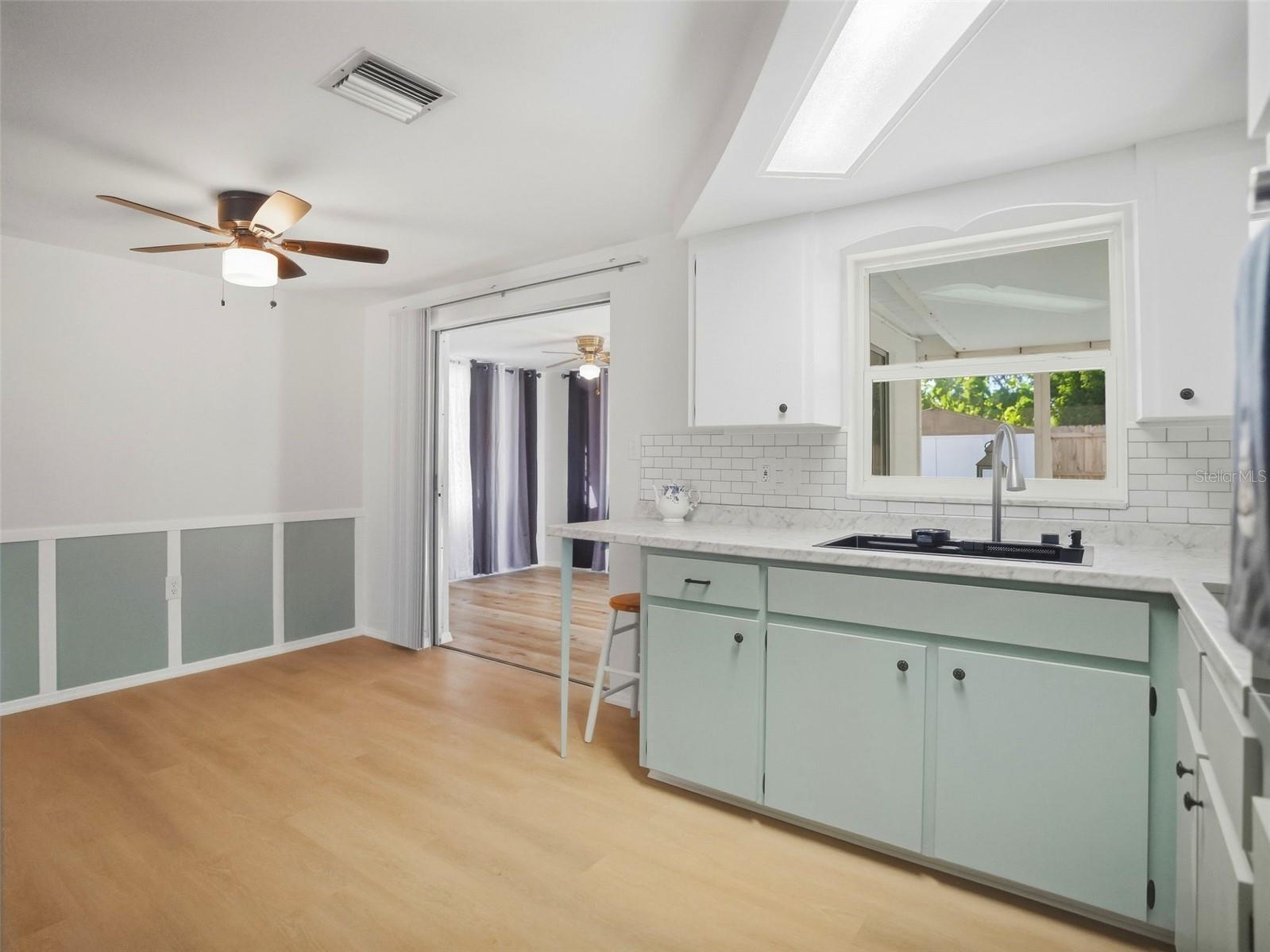 1031 CLASSIC DR — photo 22