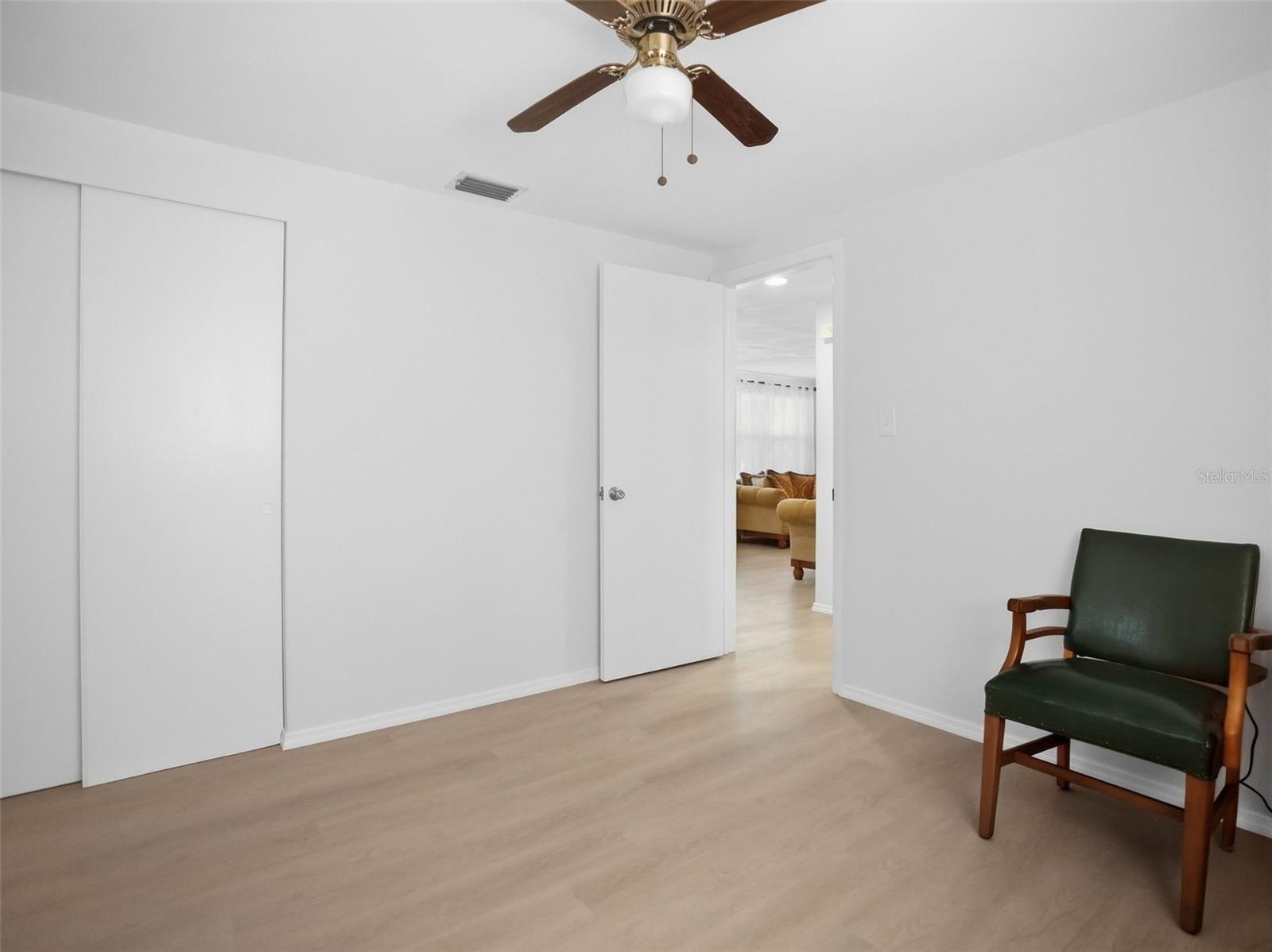 1031 CLASSIC DR — photo 28