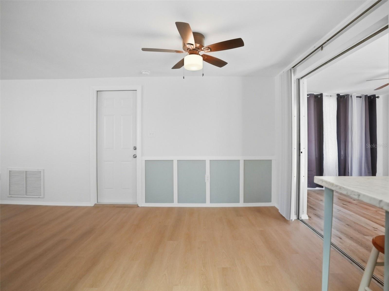 1031 CLASSIC DR — photo 14