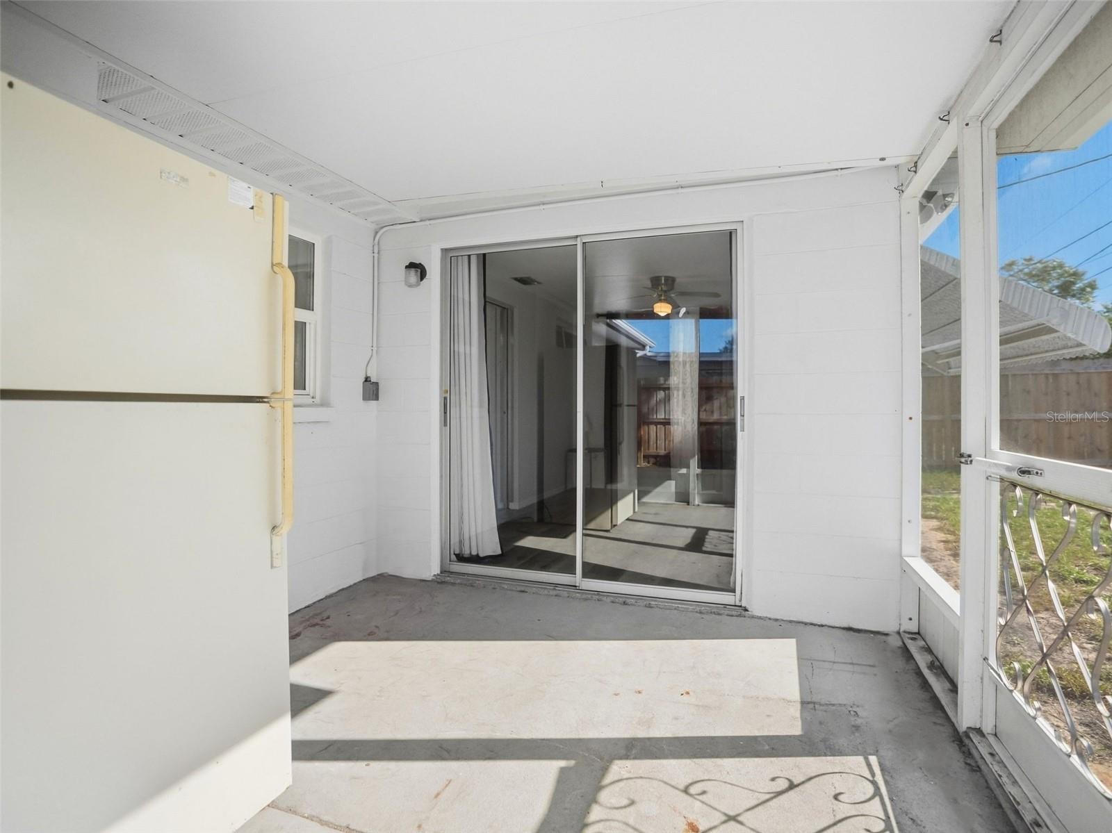 1031 CLASSIC DR — photo 33