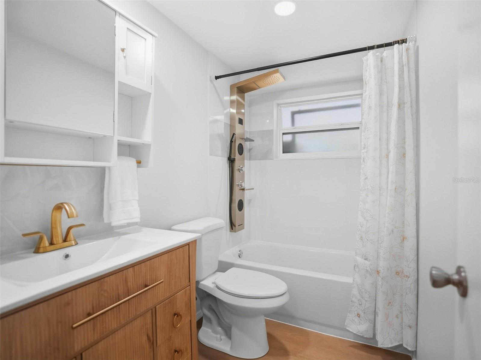 1031 CLASSIC DR — photo 25
