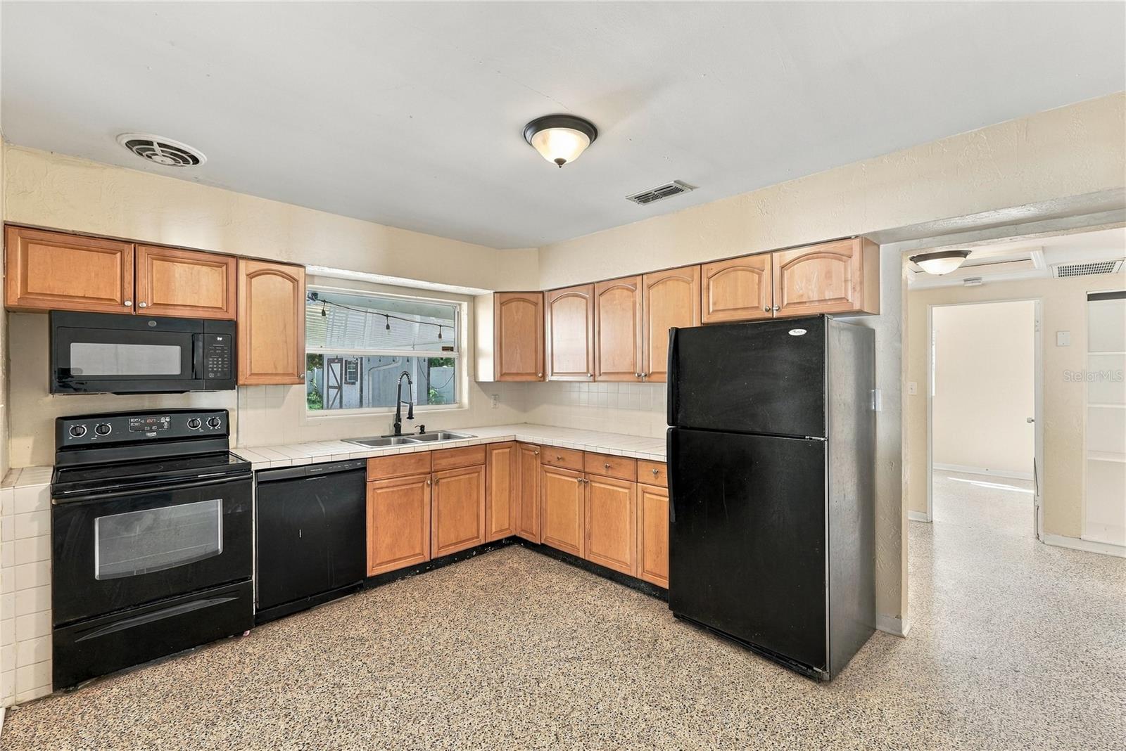 5030 ARAGON WAY S — photo 10