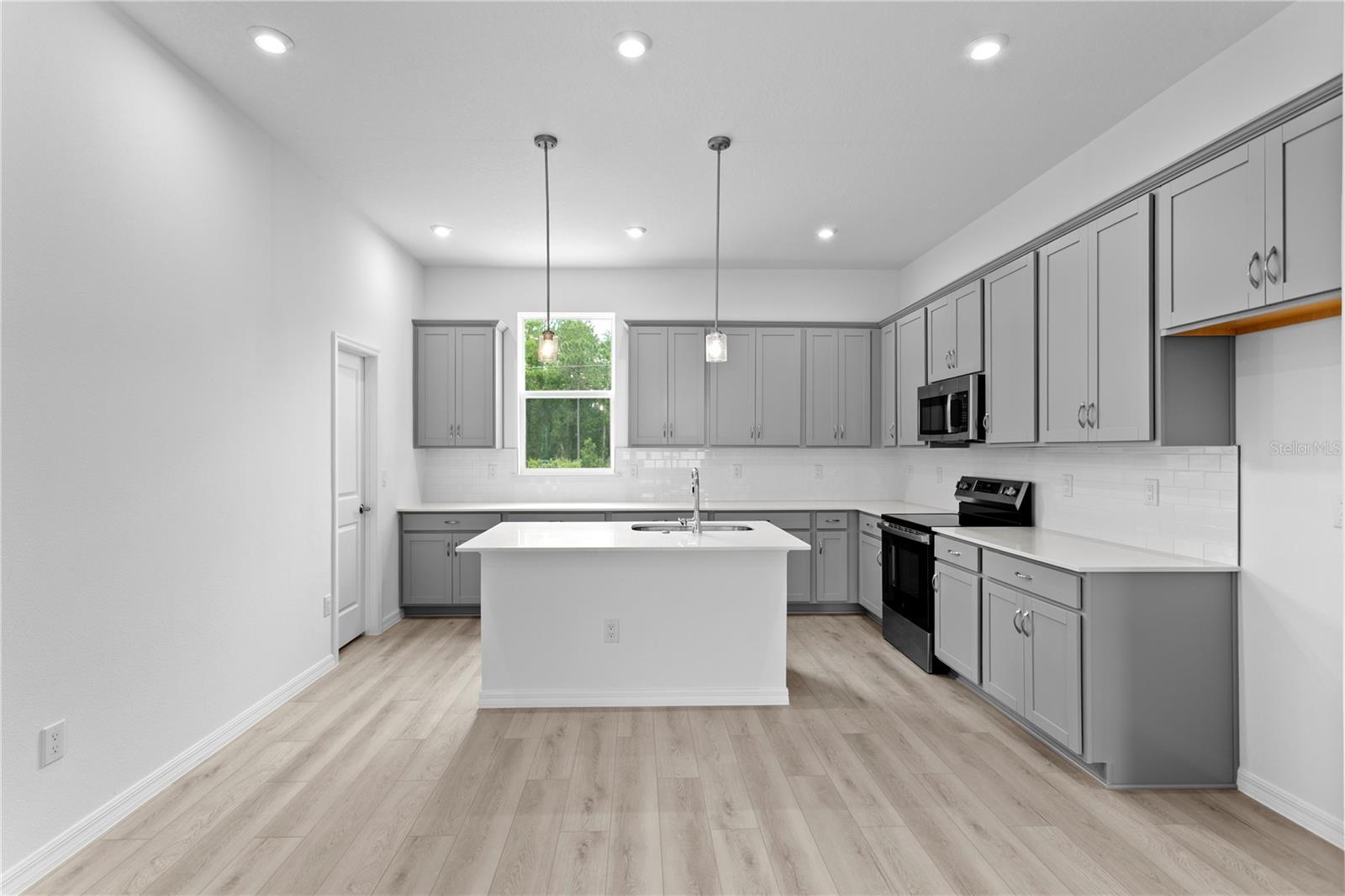 9608 MONTAGUE ST — photo 7