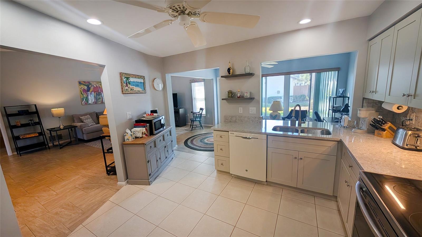 676 LINDEN DR — photo 11