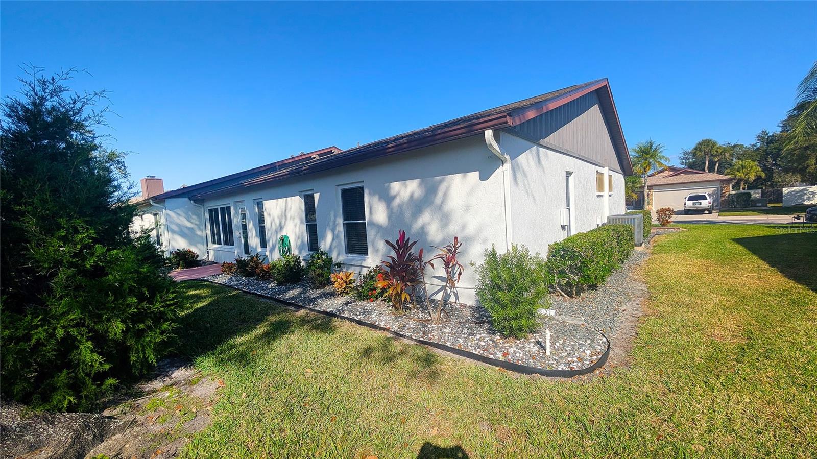 676 LINDEN DR — photo 24