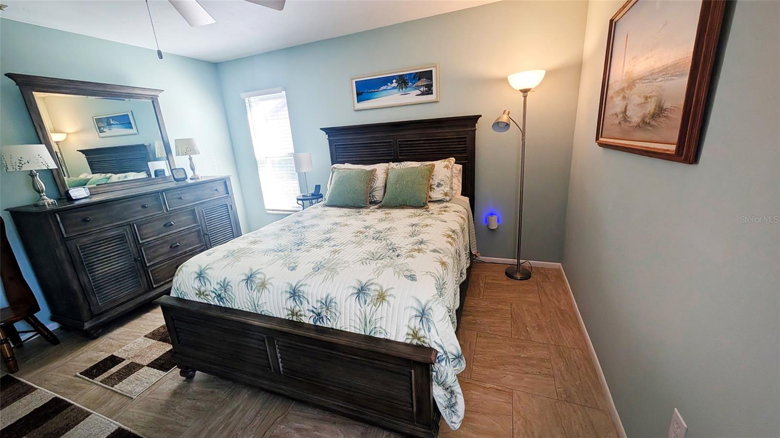 676 LINDEN DR — photo 15