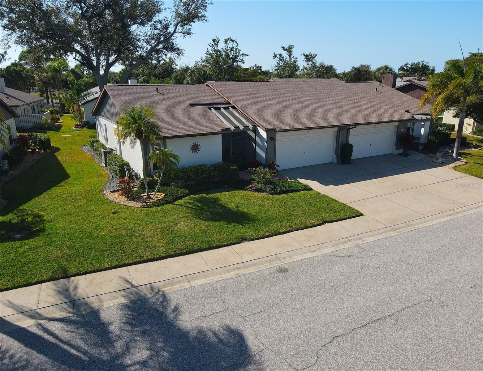 676 LINDEN DR — photo 25