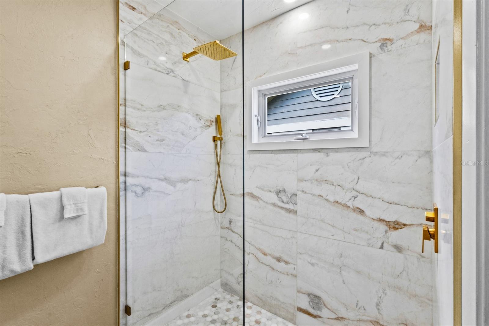 521 FOREST WAY — photo 22
