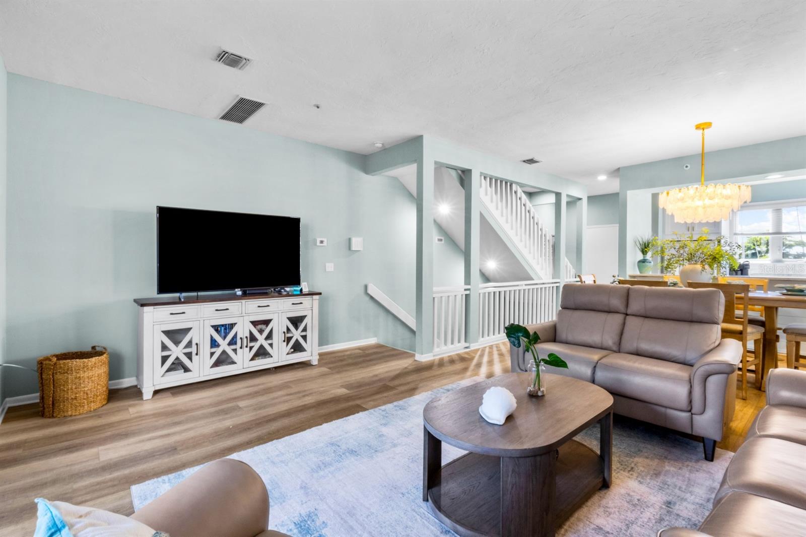 521 FOREST WAY — photo 11