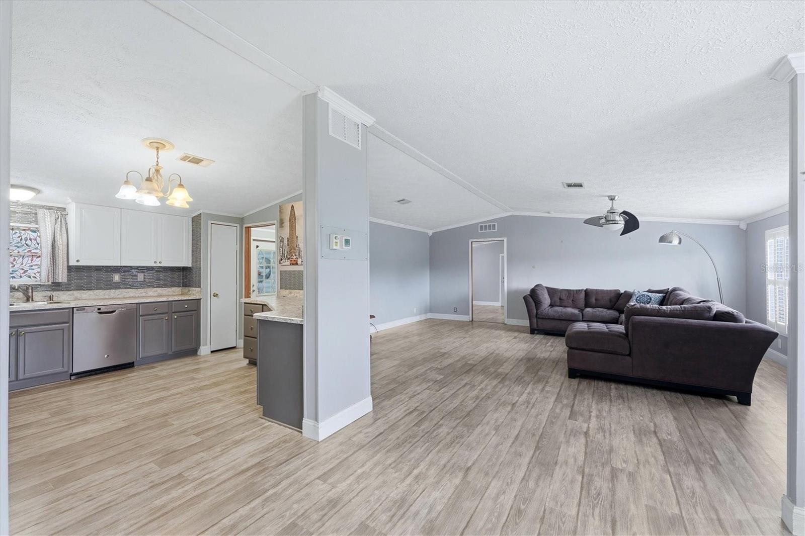 583 PORTSIDE DR — photo 11