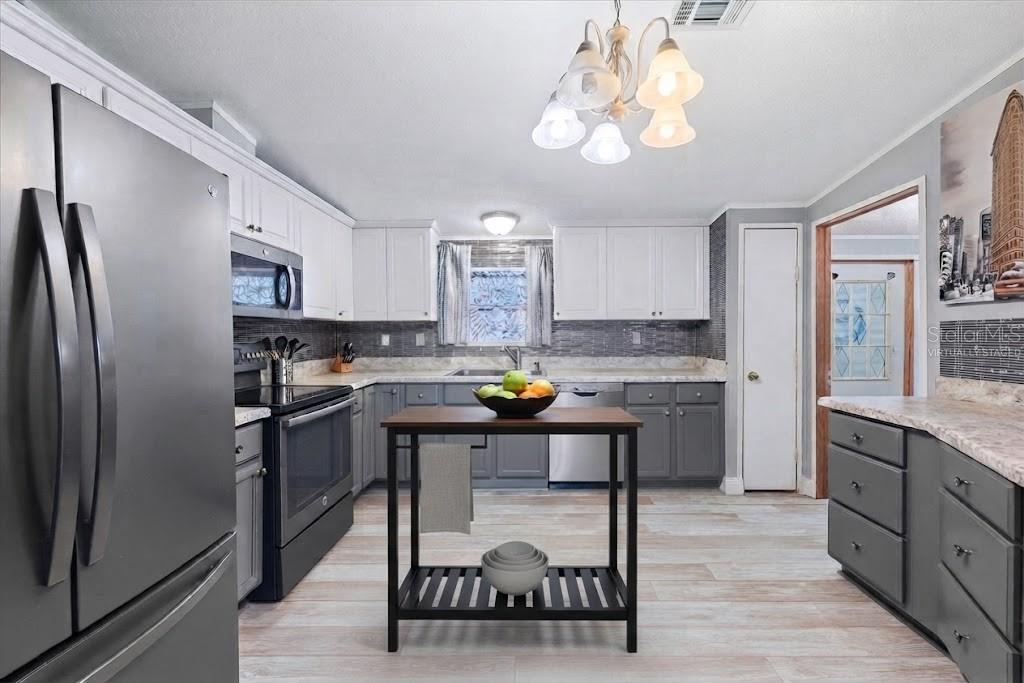 583 PORTSIDE DR — photo 17