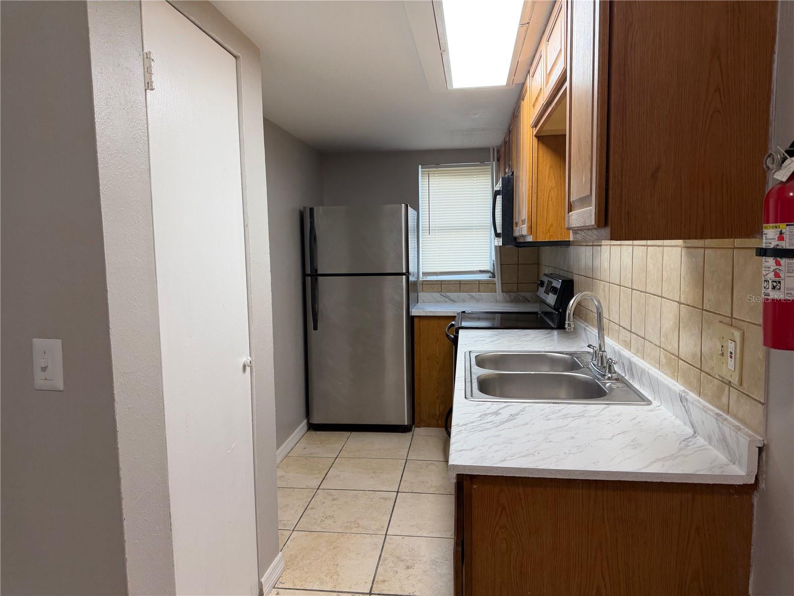 8707 N MANDARINE PL #B — photo 11
