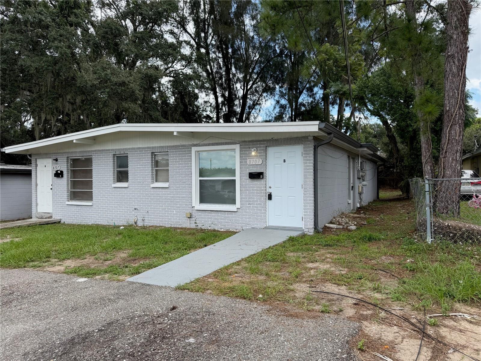 8707 N MANDARINE PL #B — photo 3