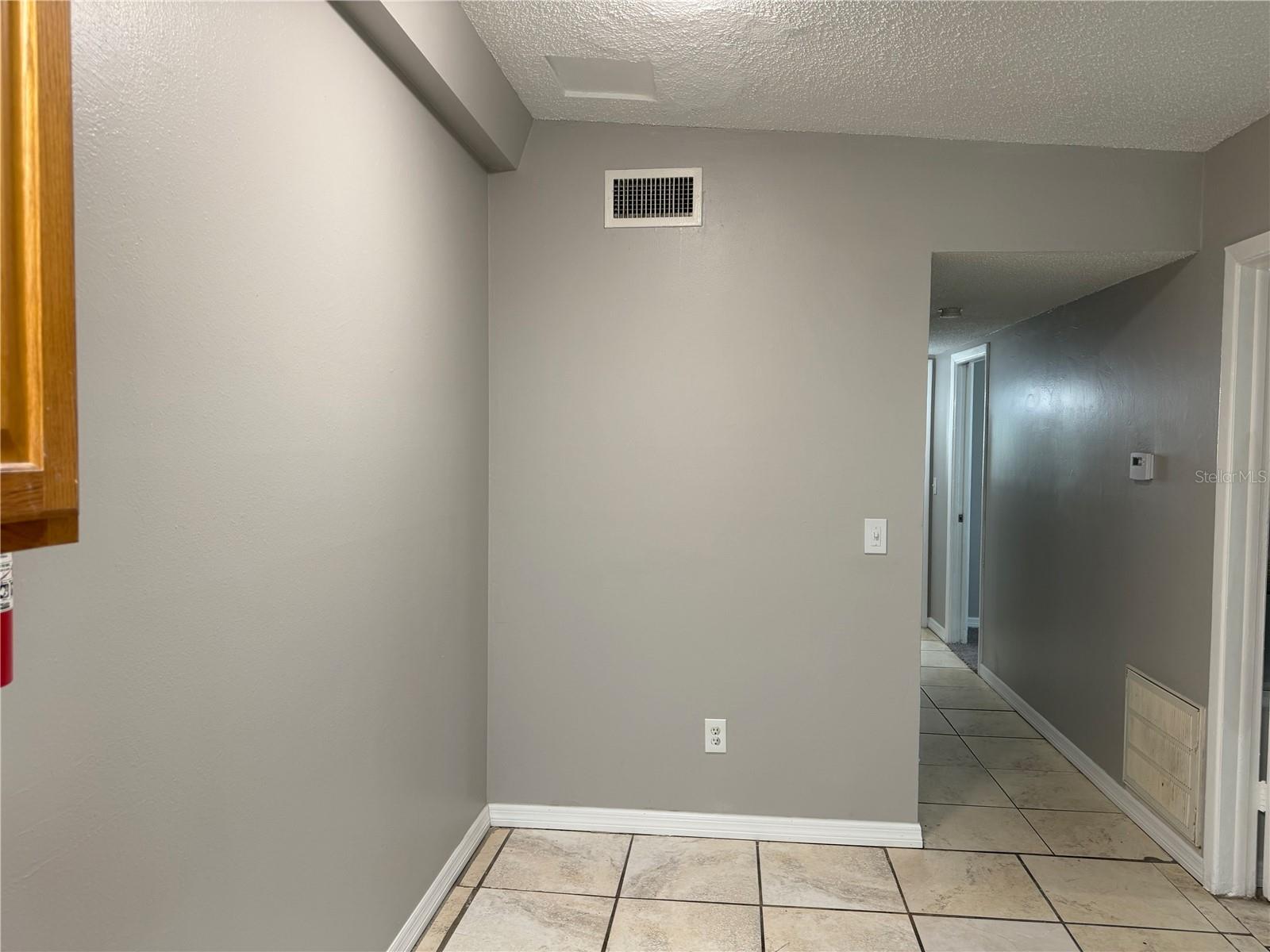 8707 N MANDARINE PL #B — photo 9