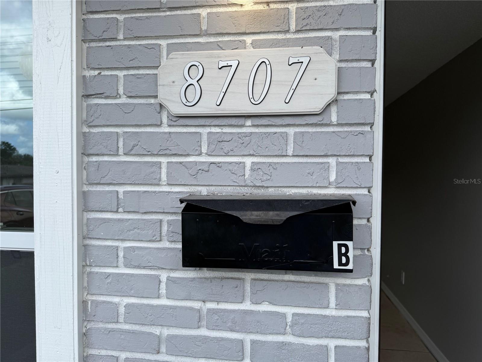8707 N MANDARINE PL #B — photo 4