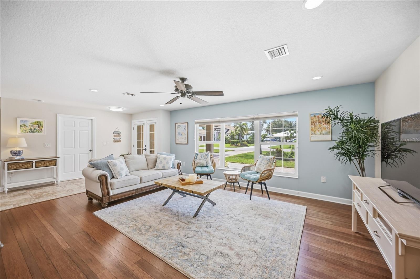 444 BAYCREST DR — photo 10