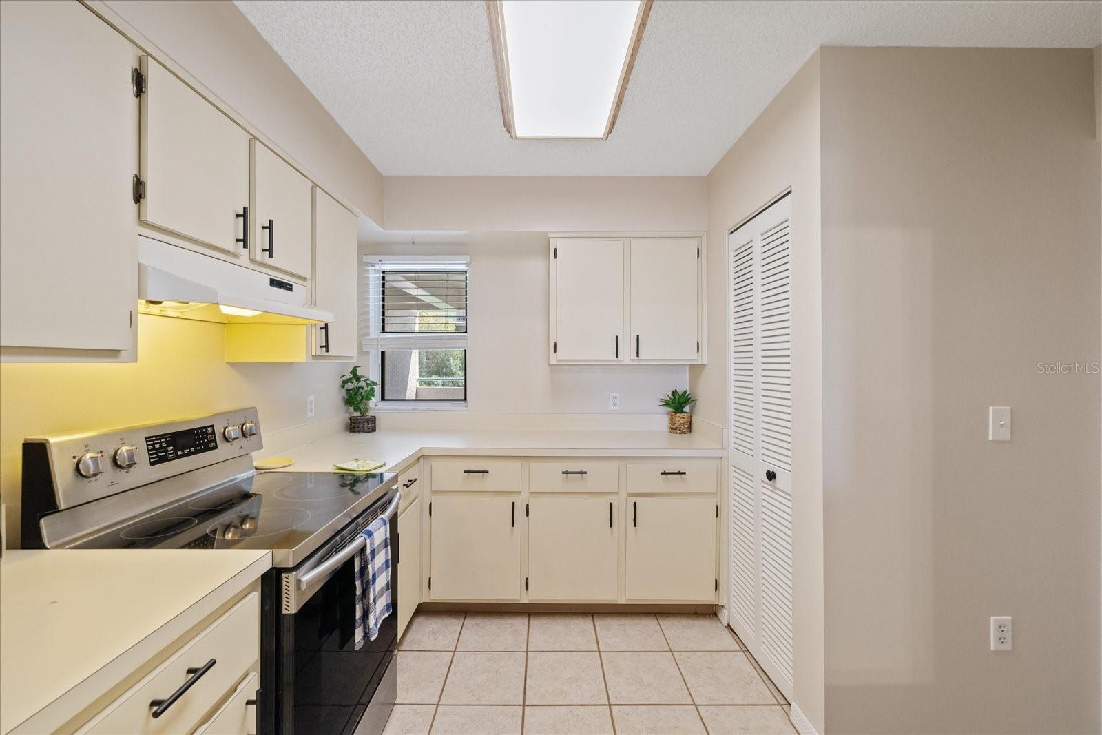 5537 SEA FOREST DR #104 — photo 17
