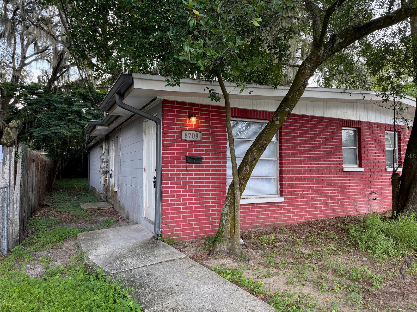 8709 N MANDARINE PL #A — photo 3