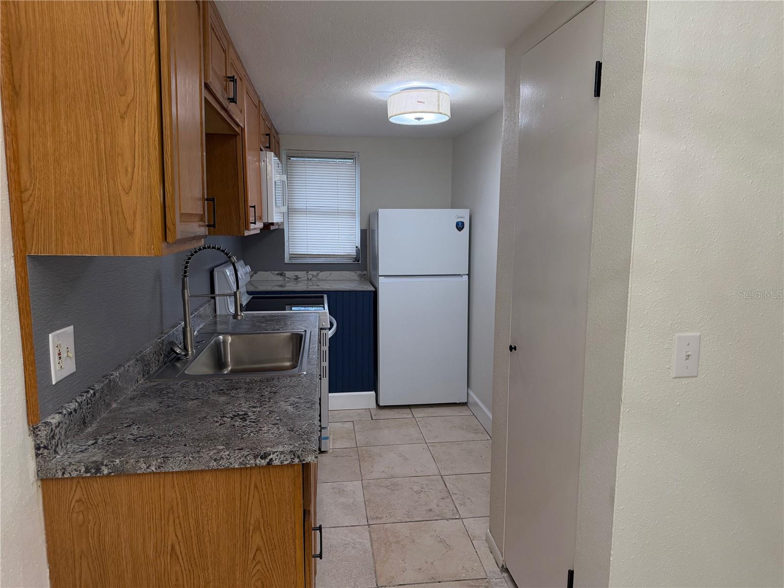 8709 N MANDARINE PL #A — photo 10