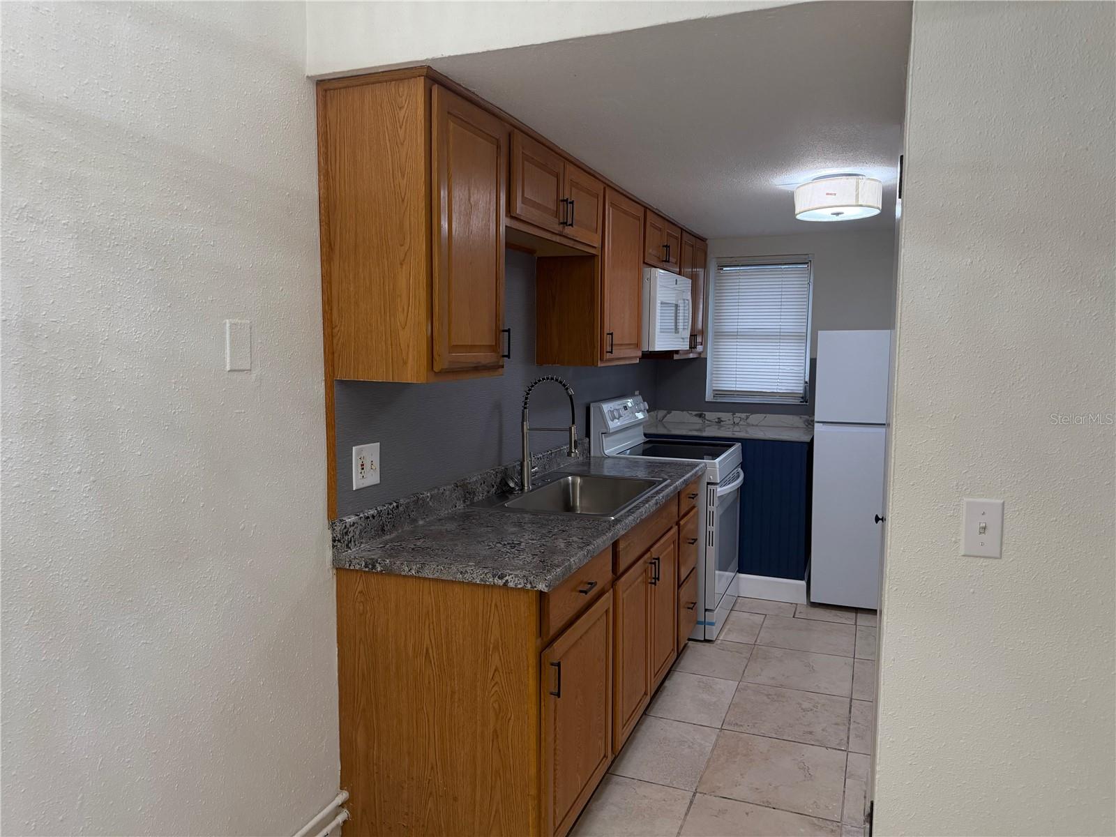 8709 N MANDARINE PL #A — photo 9
