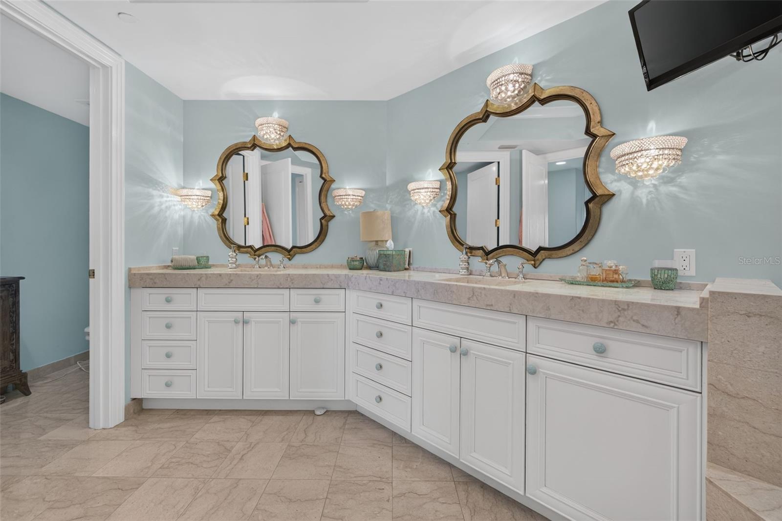 400 BEACH DR NE #1004 — photo 38