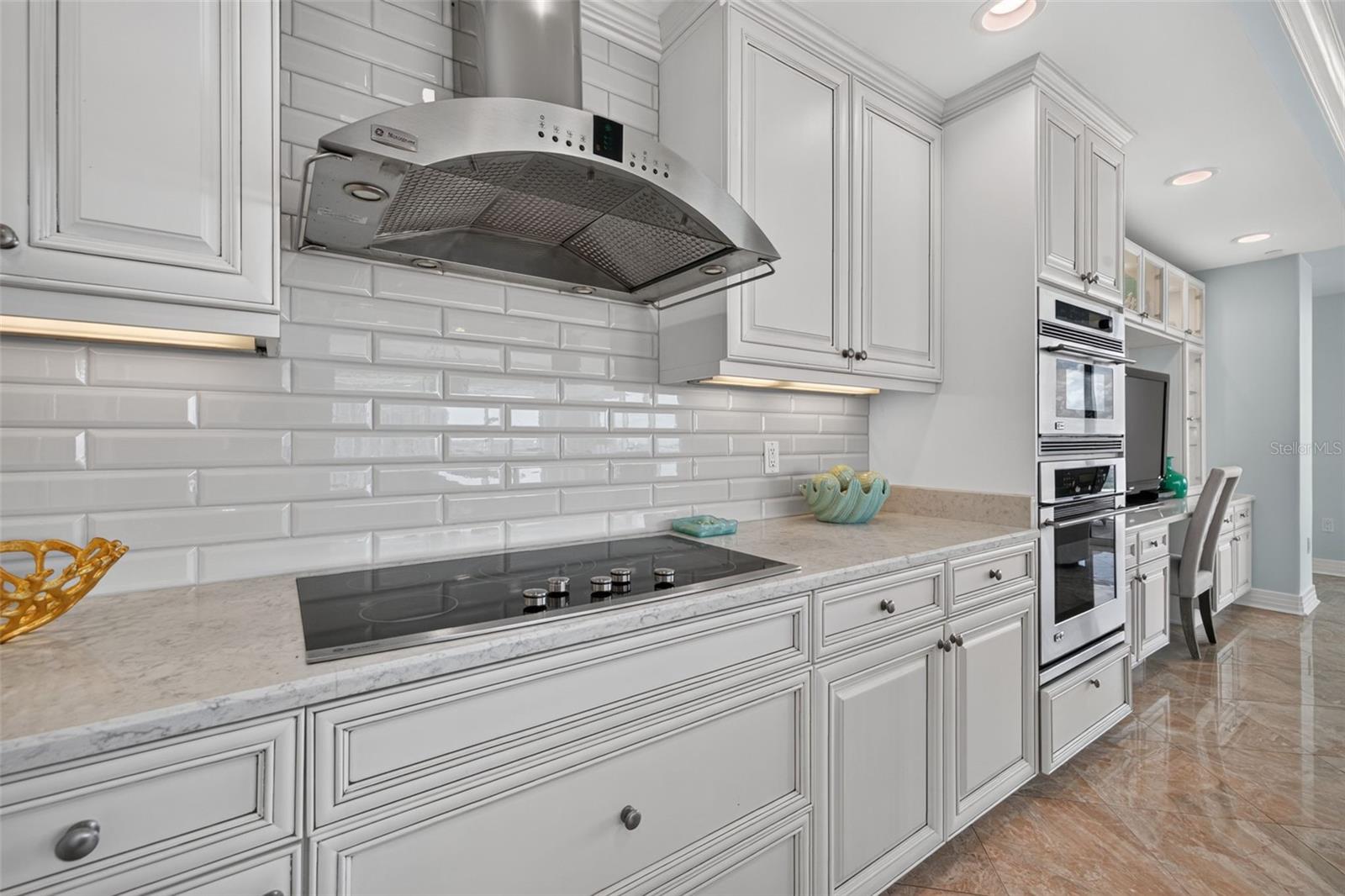 400 BEACH DR NE #1004 — photo 22