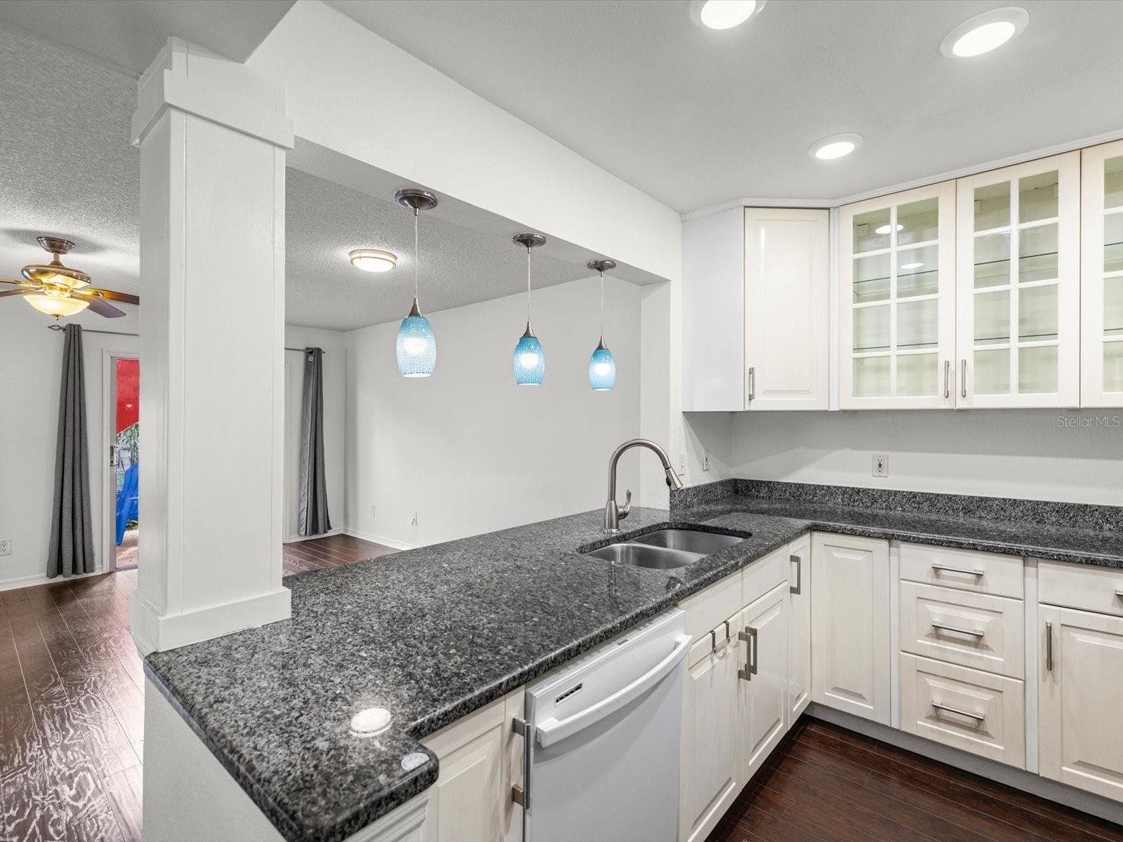 679 BROADWAY — photo 7
