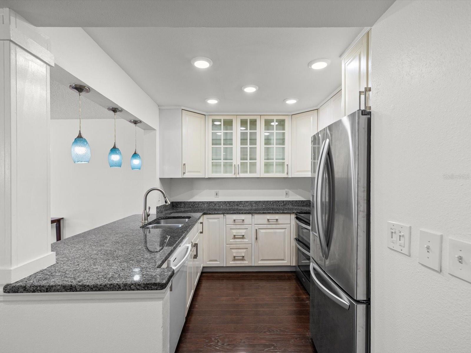 679 BROADWAY — photo 4