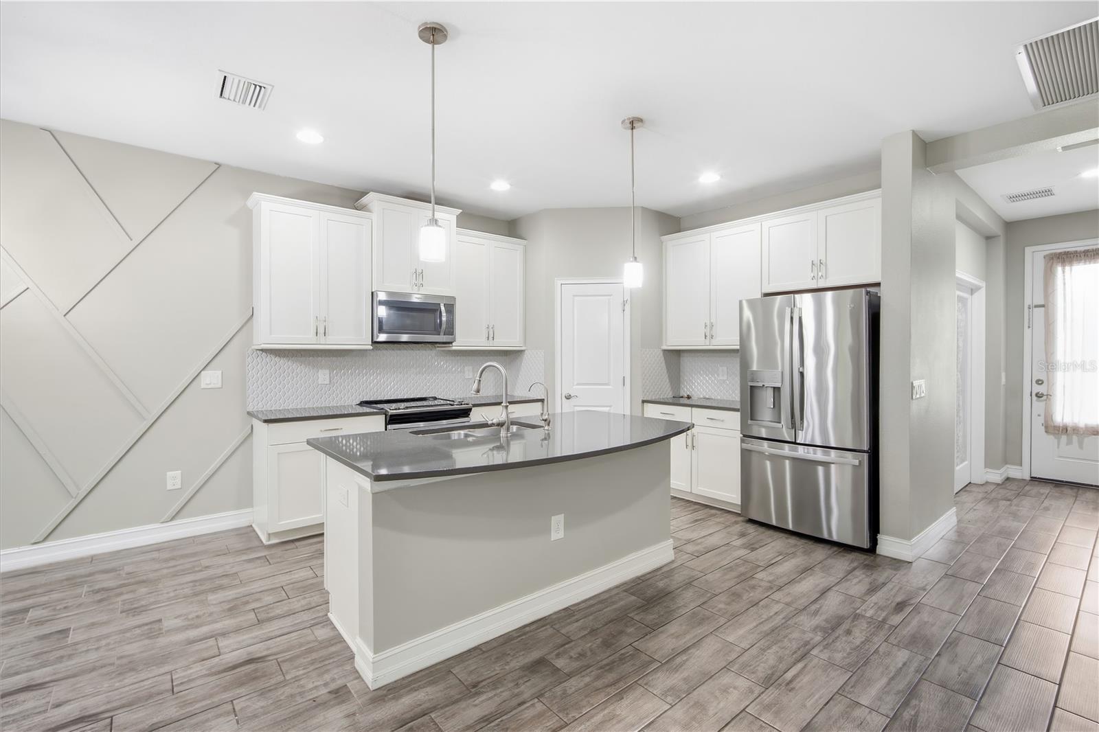 16368 HYDE MANOR DR — photo 10