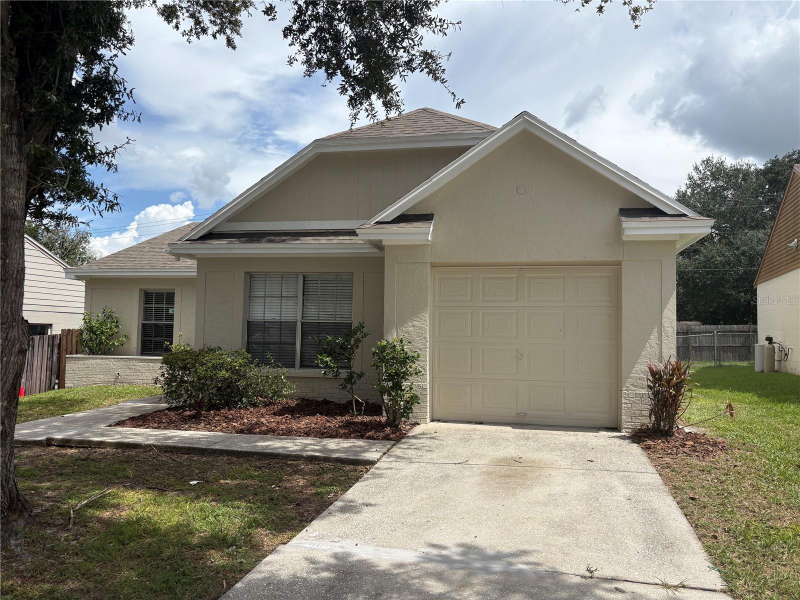 432 REGAL PARK DR — photo 2