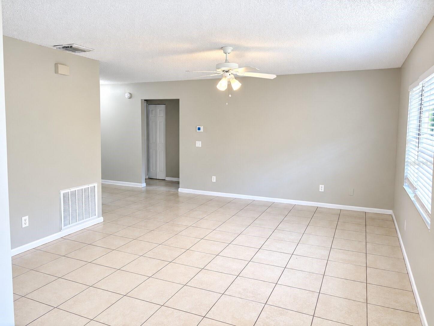 432 REGAL PARK DR — photo 4