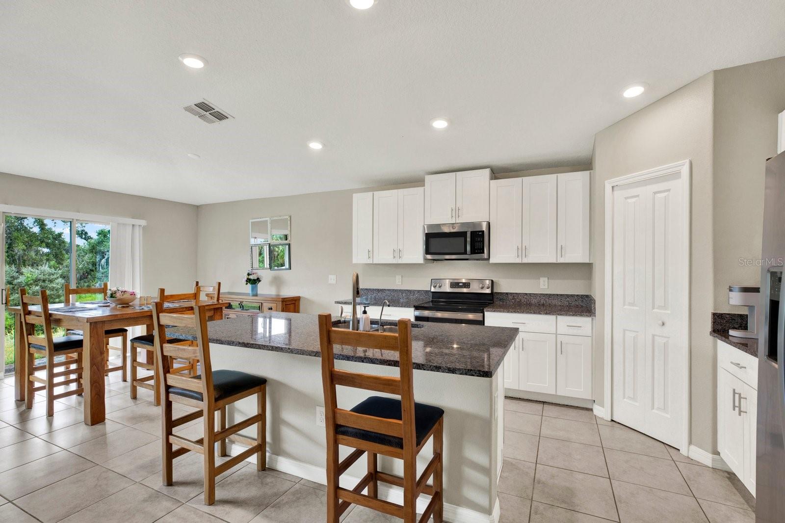 16610 DELIA ST — photo 27