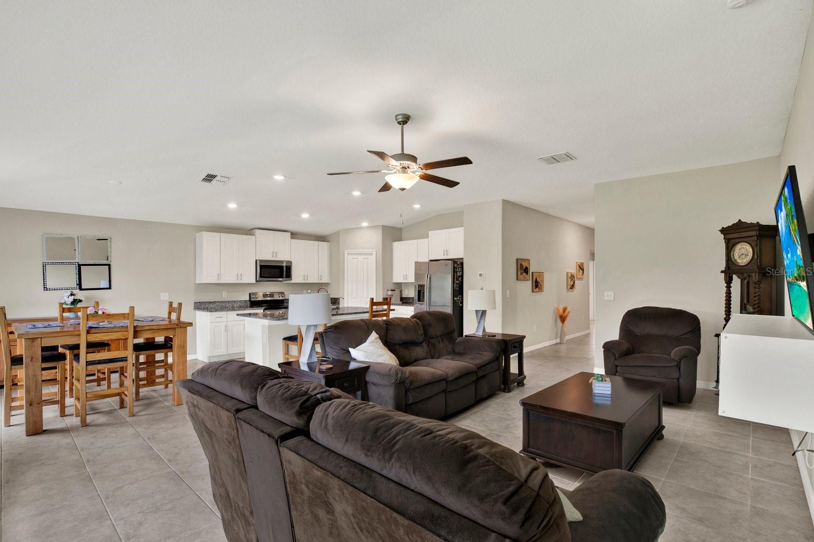 16610 DELIA ST — photo 28