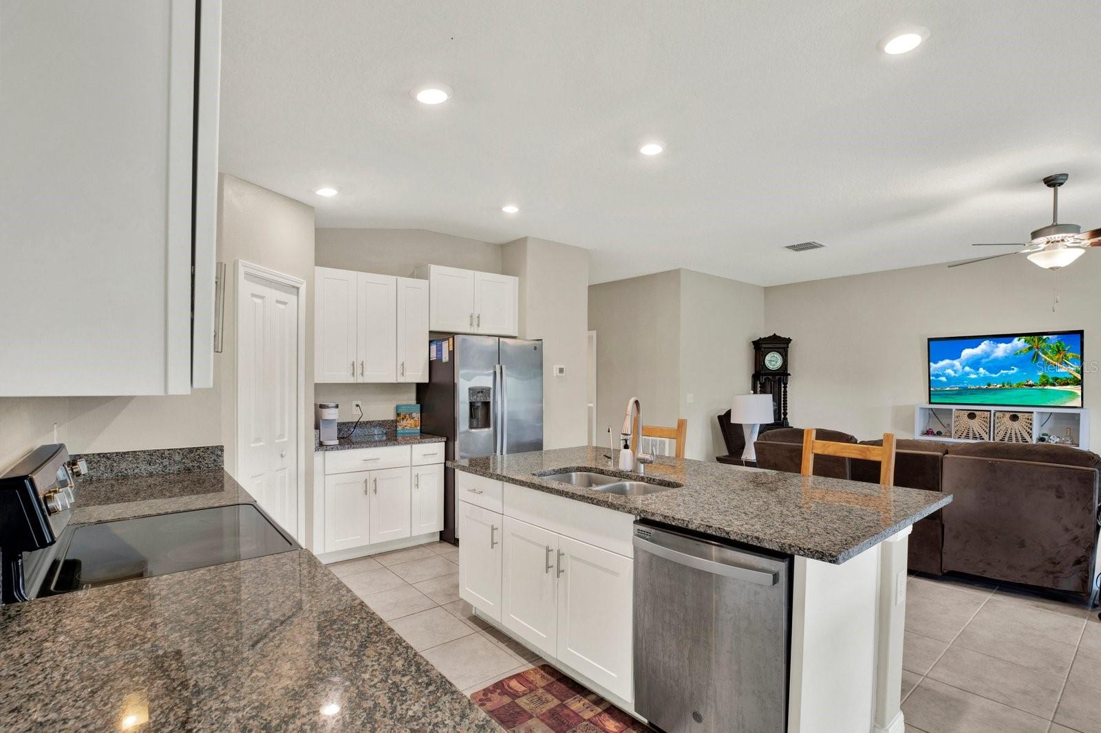 16610 DELIA ST — photo 25