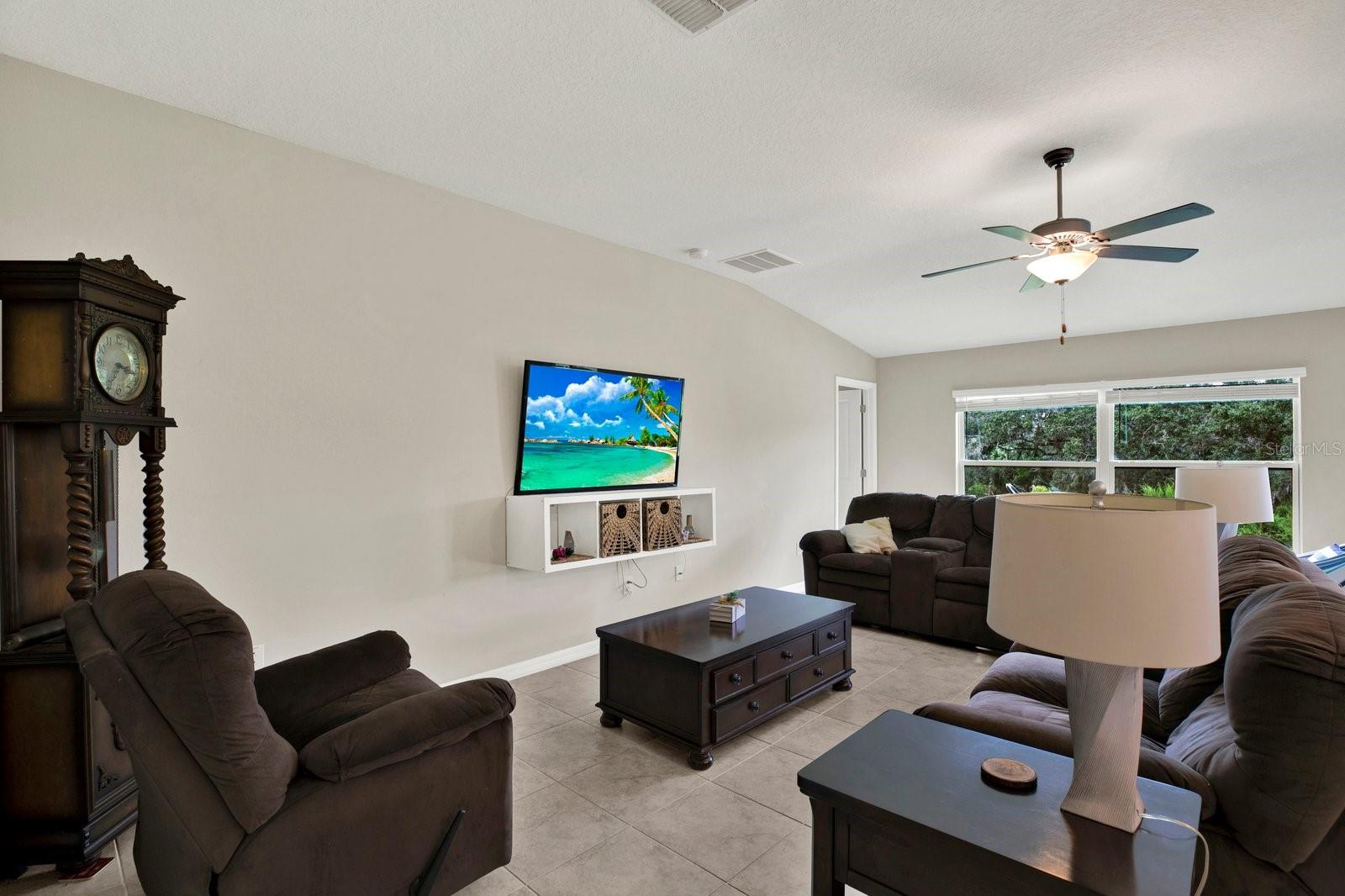 16610 DELIA ST — photo 30