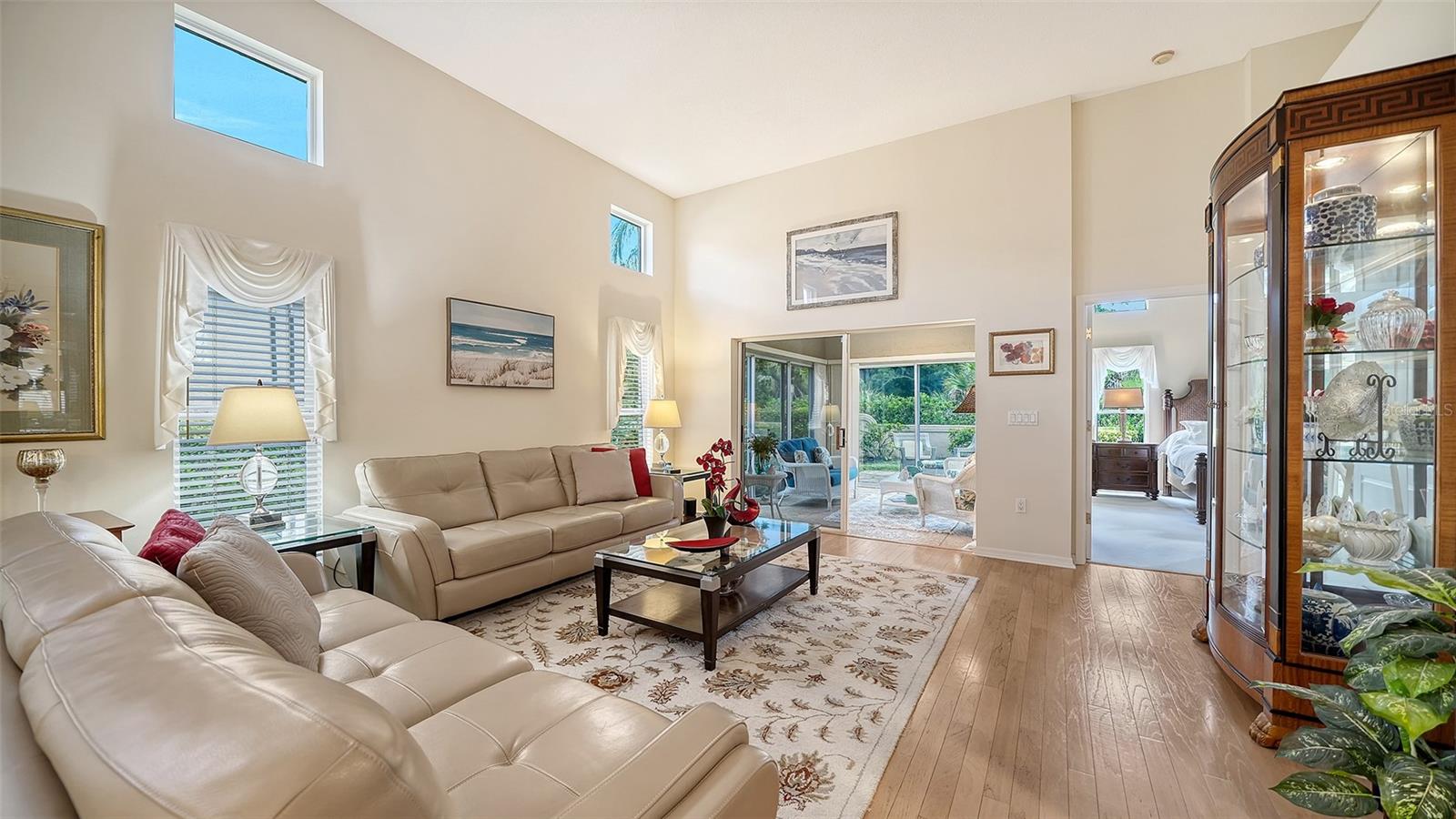 4060 JARDIN LN — photo 10