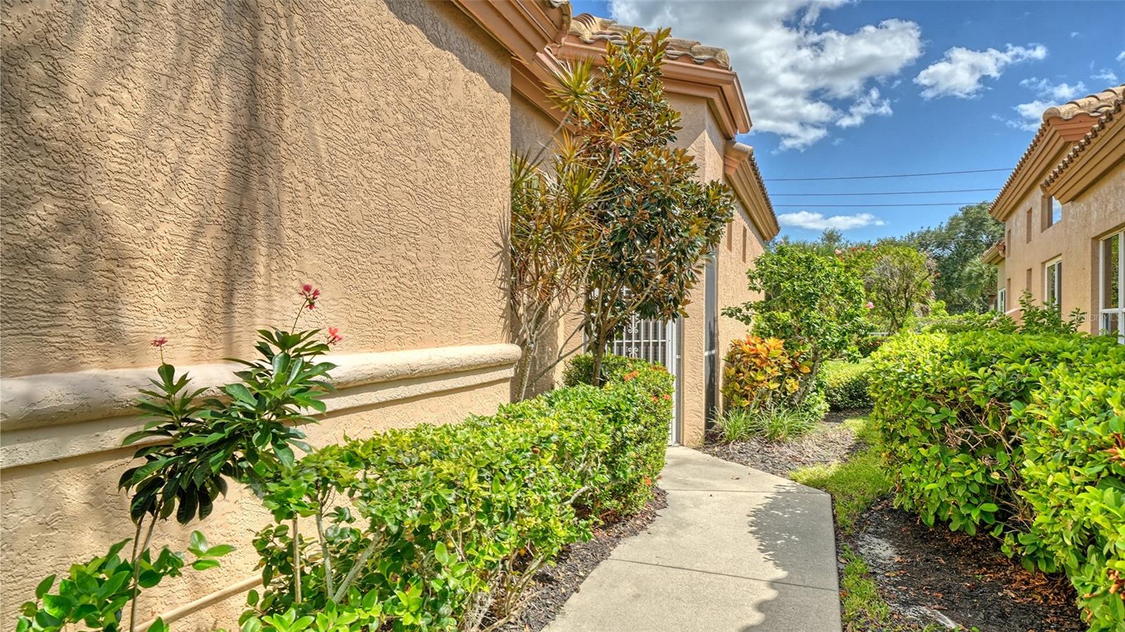 4060 JARDIN LN — photo 4
