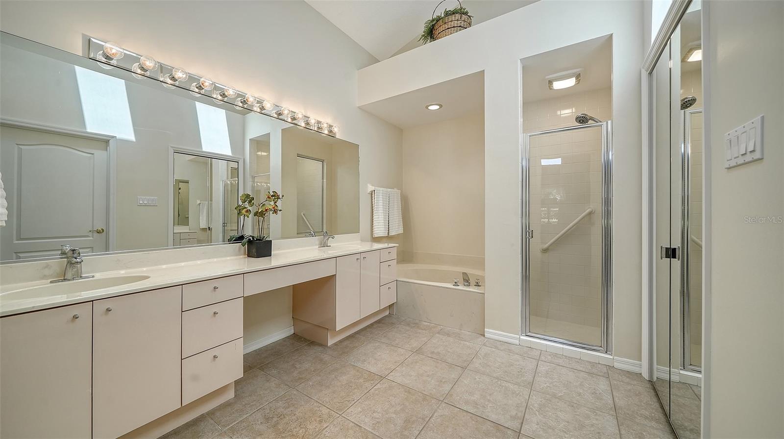 4060 JARDIN LN — photo 27