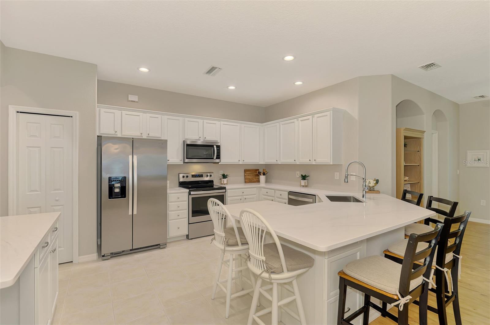 9349 CARNABY DR — photo 21