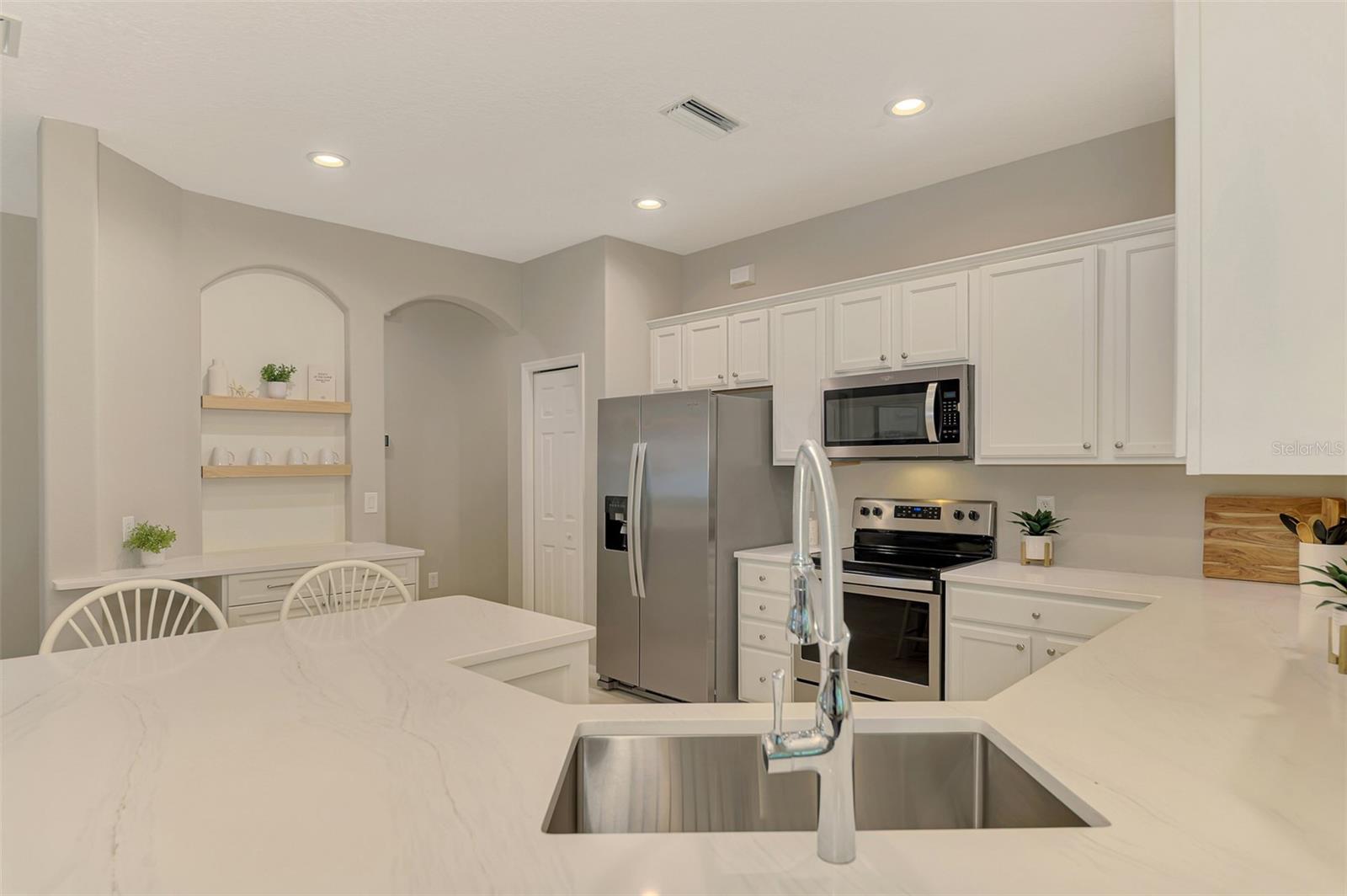 9349 CARNABY DR — photo 22
