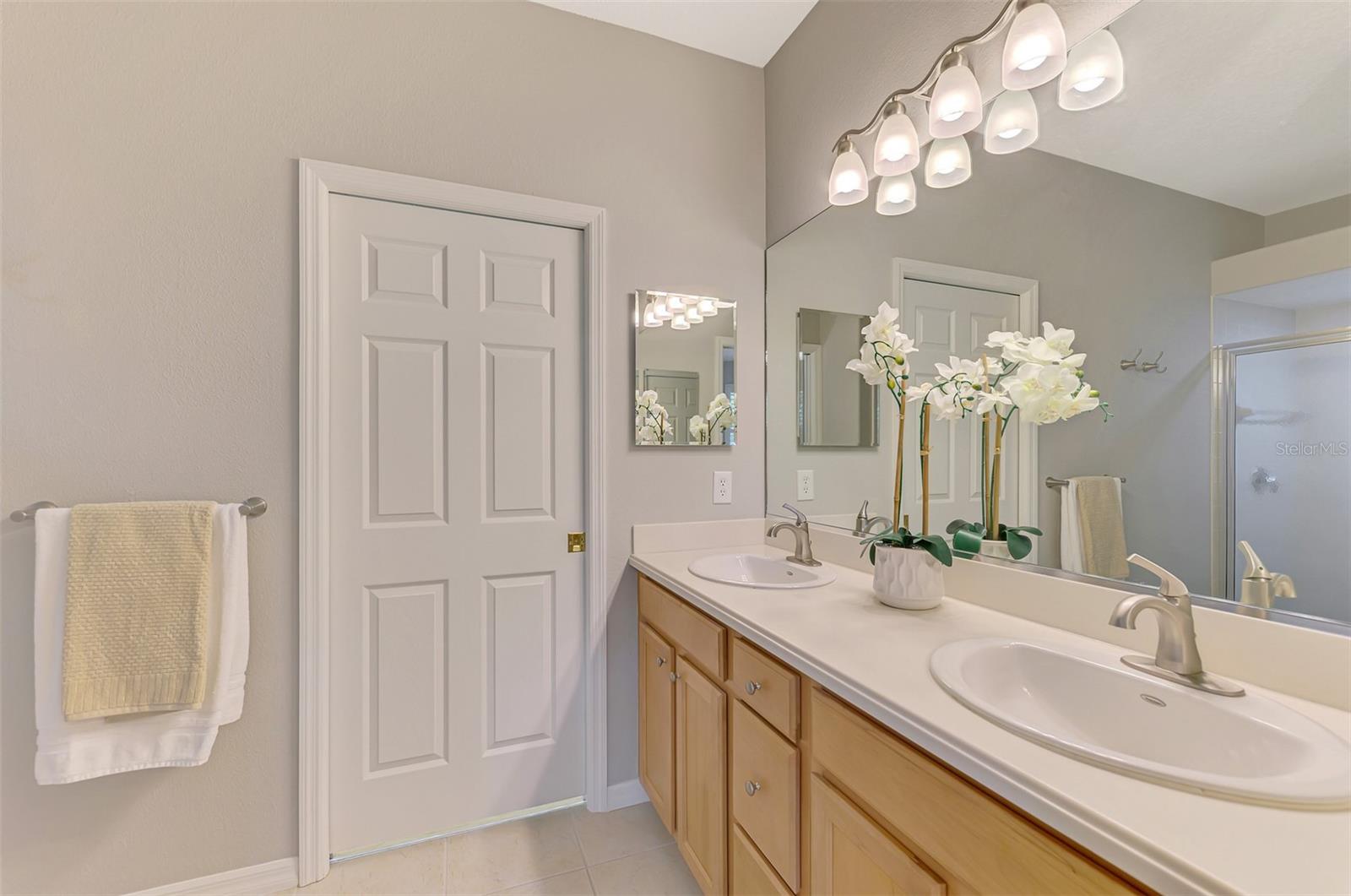 9349 CARNABY DR — photo 38