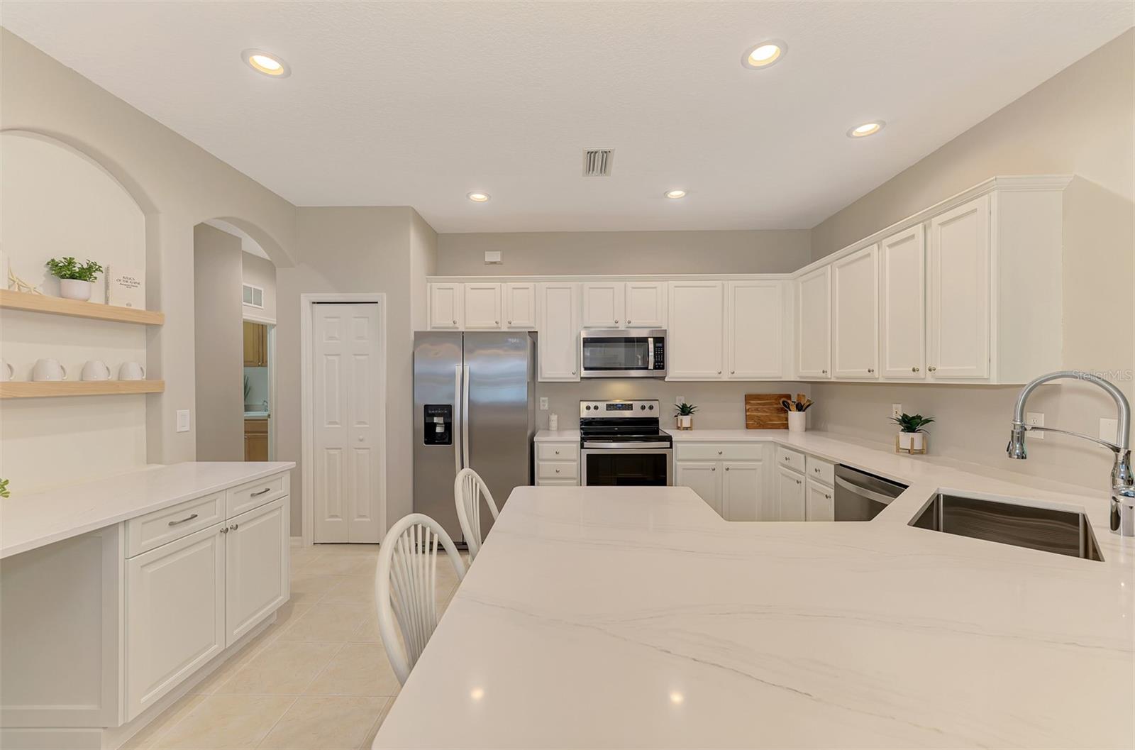 9349 CARNABY DR — photo 23