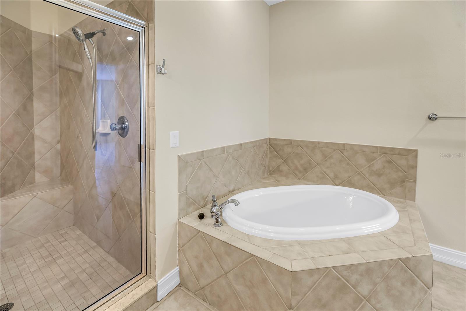 1344 RIBOLLA DR — photo 27