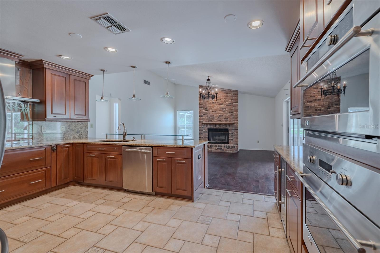 1409 HOLLEMAN — photo 15